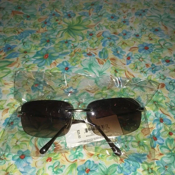 Relic | Accessories | Brown Gold Relic Sunglasses | Poshmark display picture 3